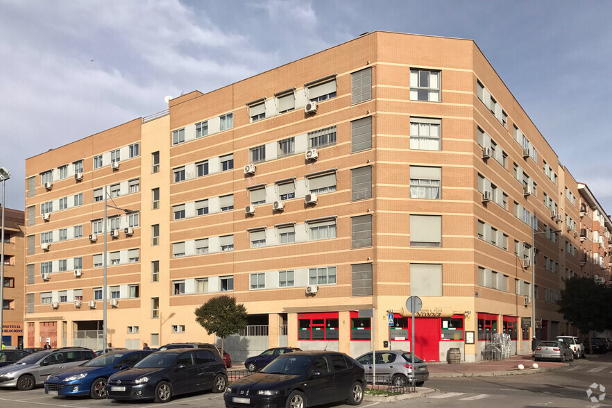 Calle Fuente Vieja, 2, Parla, Madrid for lease - Primary Photo - Image 1 of 1