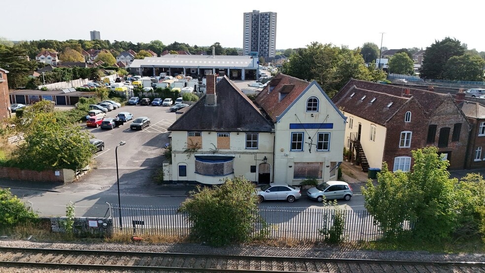 61 Test Lane, Southampton for lease - Building Photo - Image 2 of 6