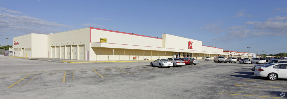 2009-2111 S US Highway 1, Fort Pierce, FL for lease - Building Photo - Image 1 of 14