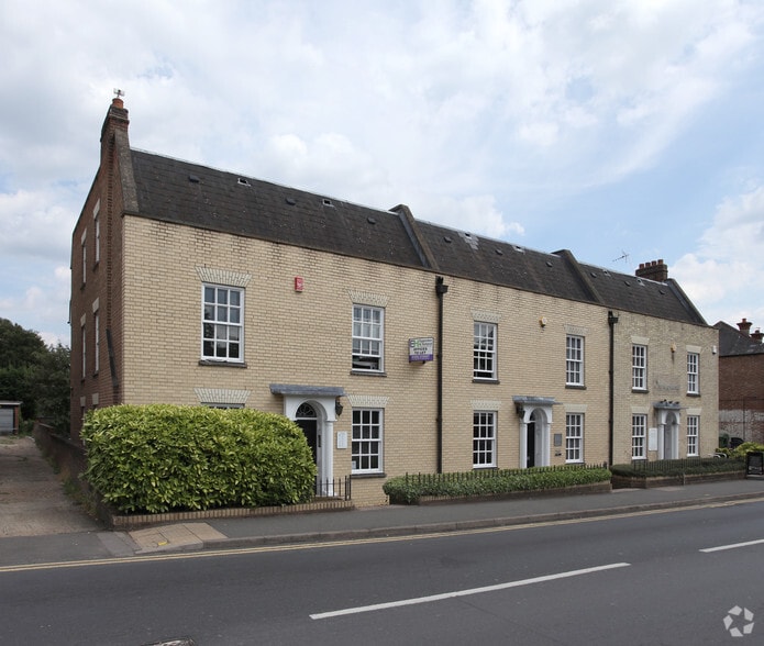 24 High St, Addlestone for sale - Primary Photo - Image 1 of 9