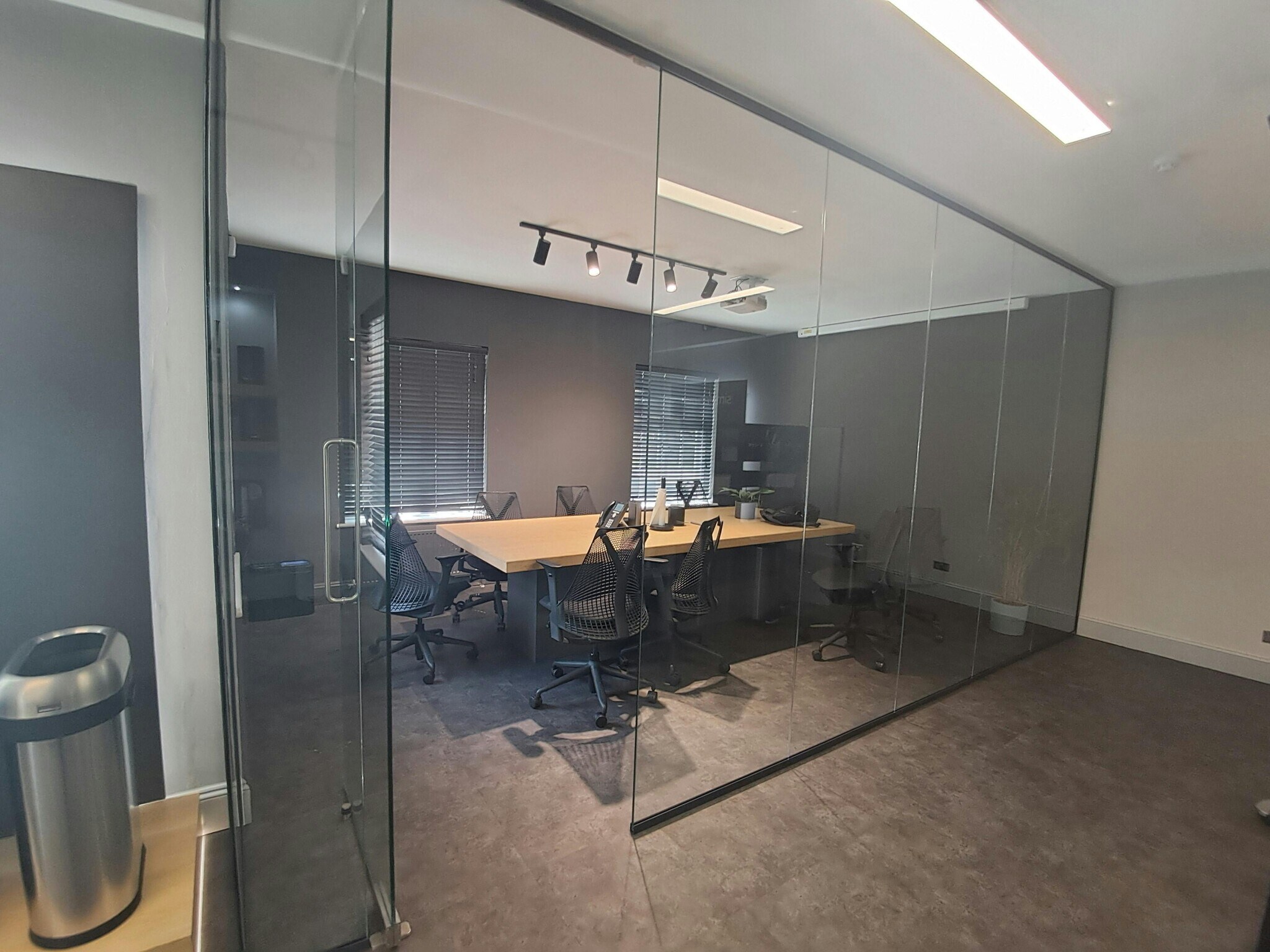 High St, Goring for lease Interior Photo- Image 1 of 2