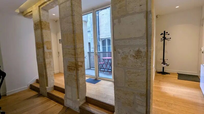 Office in Bordeaux for lease - Interior Photo - Image 3 of 6