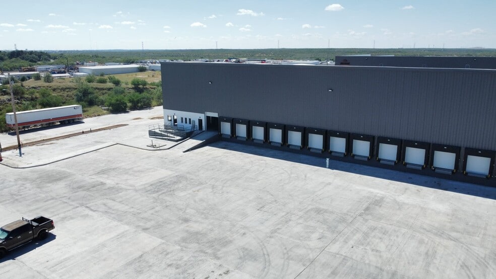 114 N America Rd, Laredo, TX for lease - Building Photo - Image 3 of 4