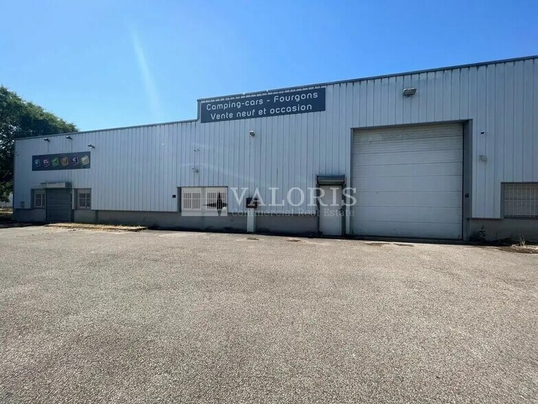 Flex in Saint-Priest for lease - Building Photo - Image 1 of 3
