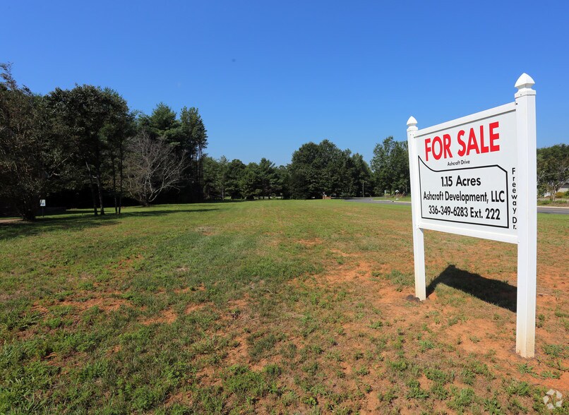 00 Freeway Dr, Reidsville, NC 27320