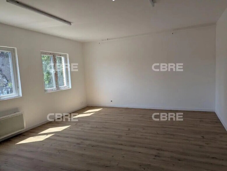 Office in Mareuil-lès-Meaux for lease - Interior Photo - Image 3 of 6