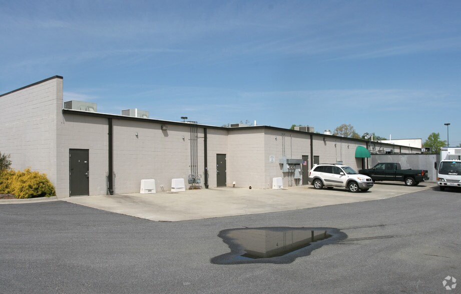 4634 Hicone Rd, Greensboro, NC for lease - Building Photo - Image 2 of 7