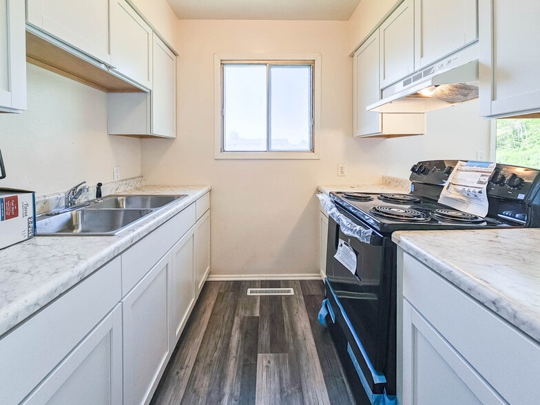 210 Sivers Rd, Glenwood, IA for sale - Building Photo - Image 3 of 9