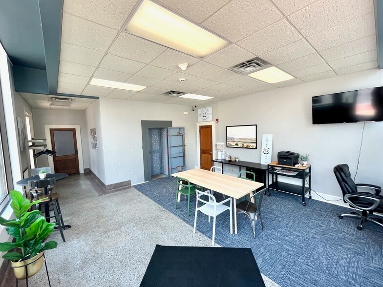 201 W Main St, Plainfield, IN for lease - Building Photo - Image 2 of 9