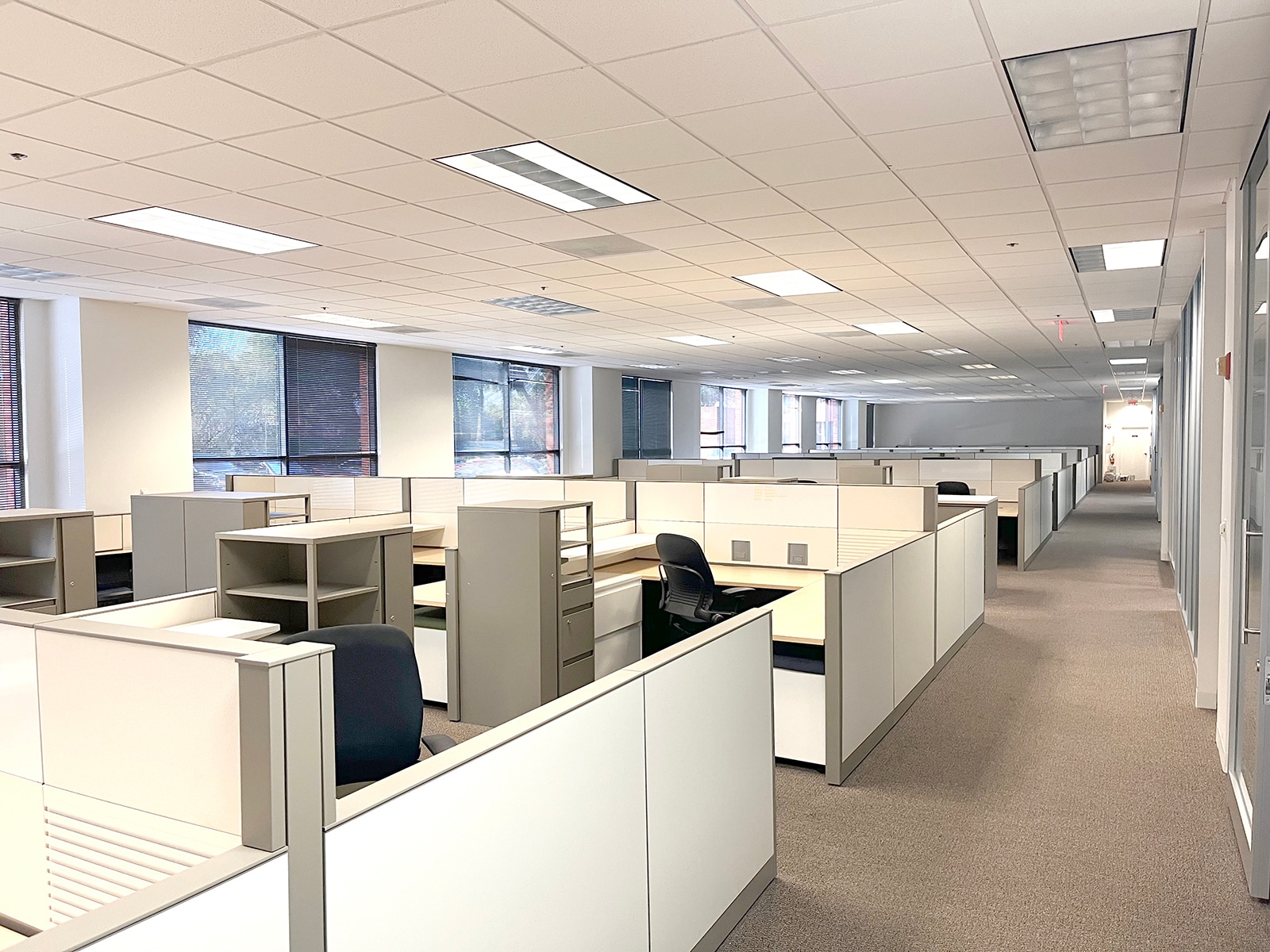 3611 Queen Palm Dr, Tampa, FL for lease Interior Photo- Image 1 of 3