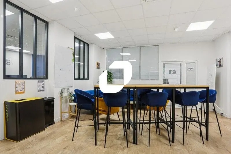 Office in Montrouge for sale - Building Photo - Image 2 of 15