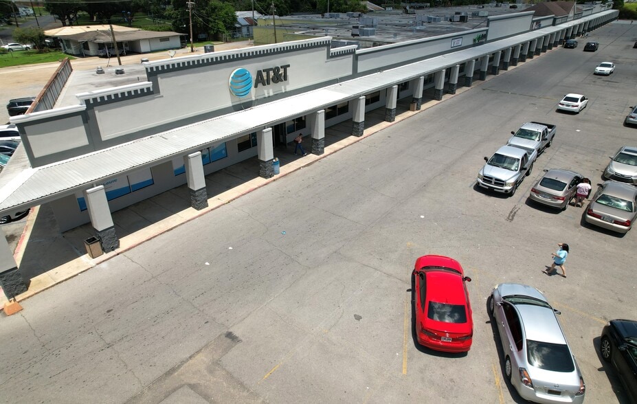 627 E Admiral Doyle Dr, New Iberia, LA for lease - Building Photo - Image 2 of 4