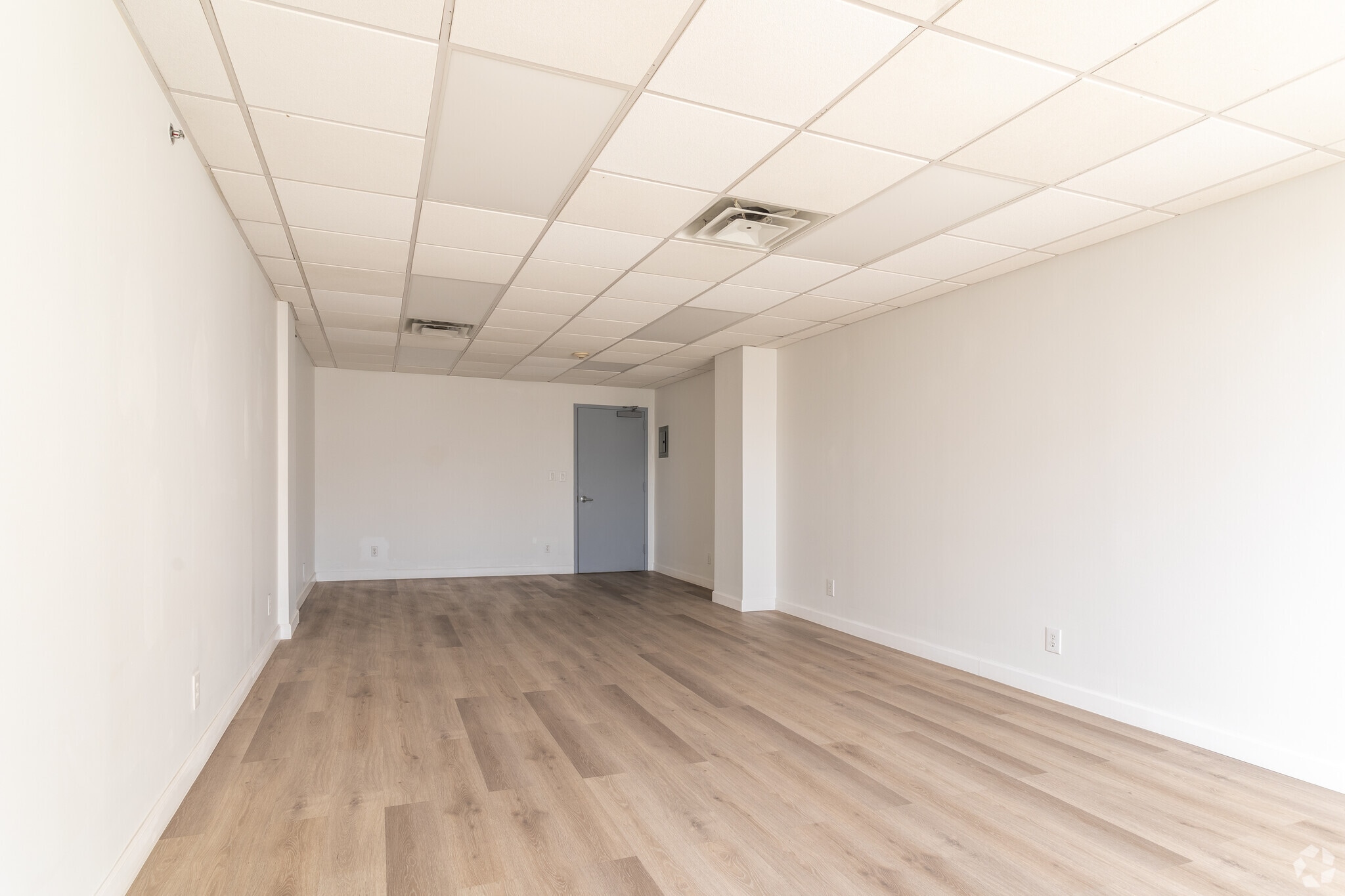 136-18 39th Ave, Flushing, NY for lease Interior Photo- Image 1 of 6