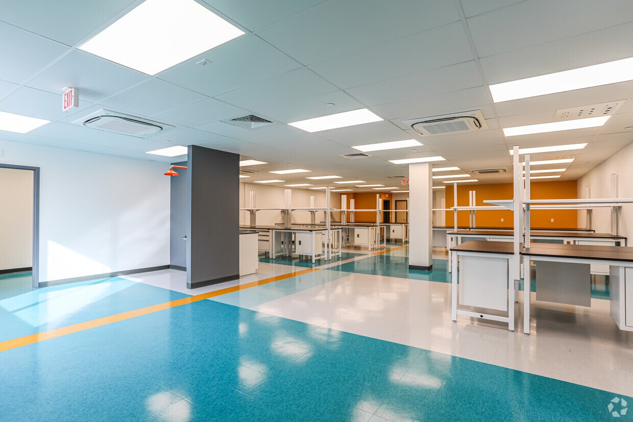 25-29 Needham St, Newton, MA for lease Interior Photo- Image 1 of 2