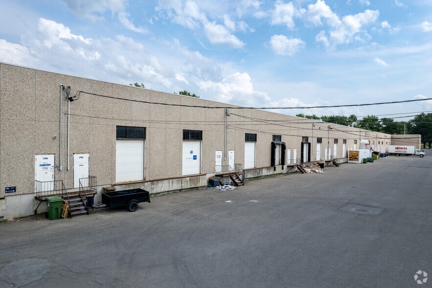 9649 Rue Saint-Clément, Montréal, QC for sale - Building Photo - Image 2 of 3