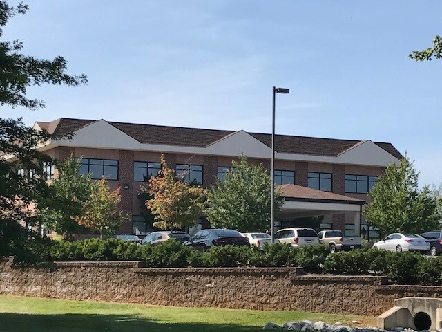 5018 Medical Center Cir, Allentown, PA for sale - Building Photo - Image 1 of 1