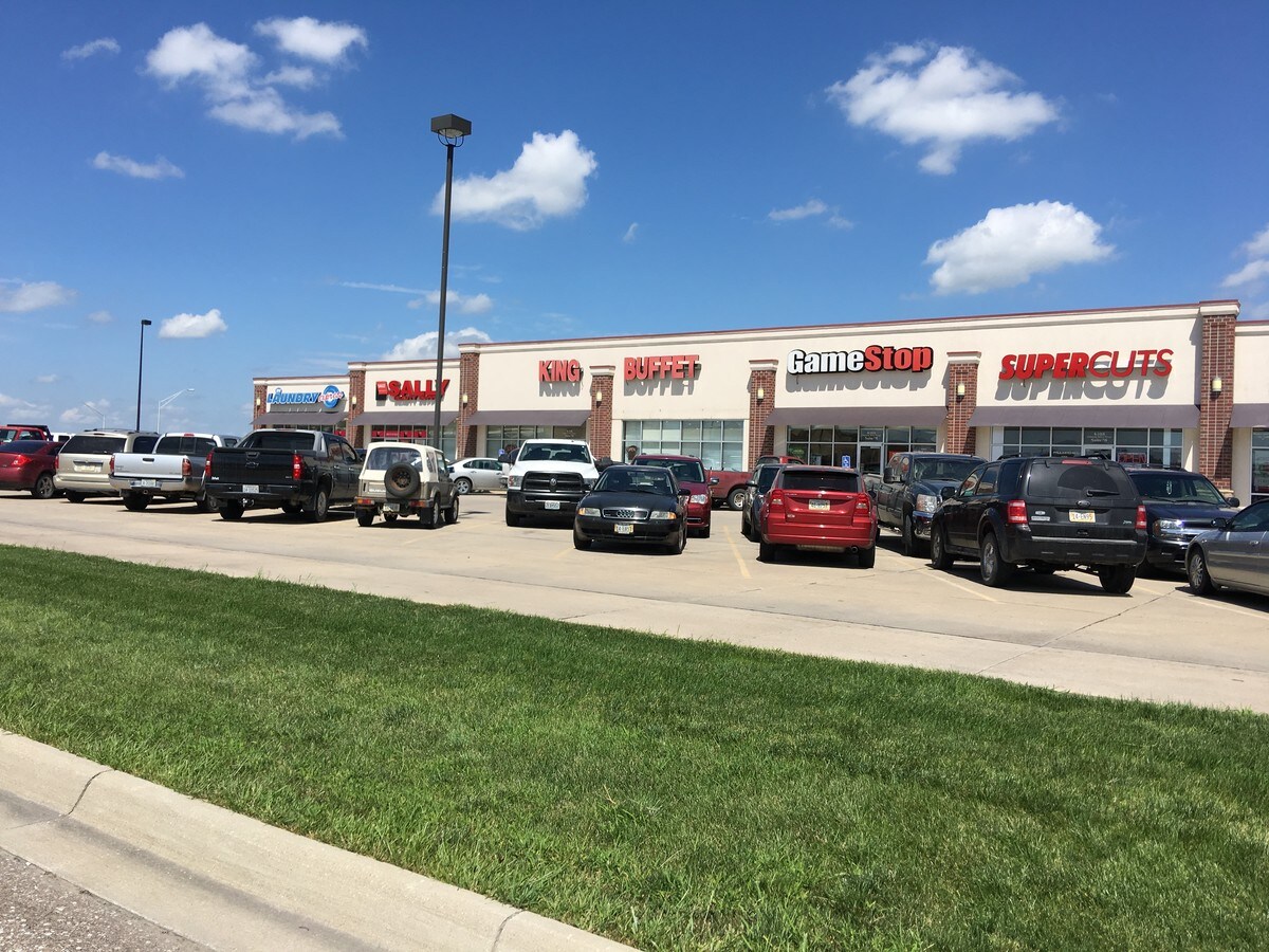 4103 Osborne Dr W, Hastings, NE 68901