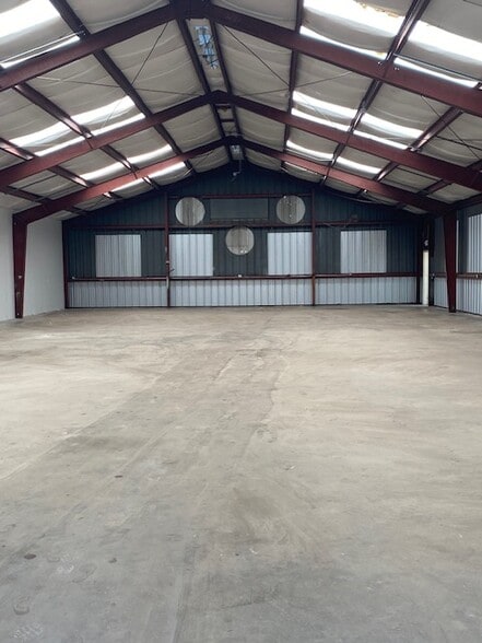 5121 April Ln, Houston, TX for lease - Building Photo - Image 3 of 10