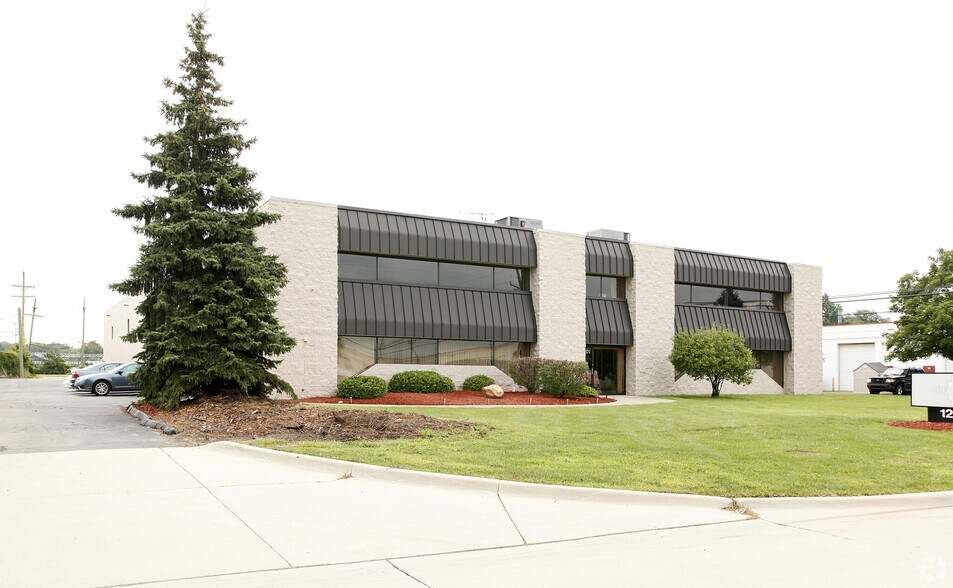 12201 Universal Dr, Taylor, MI 48180