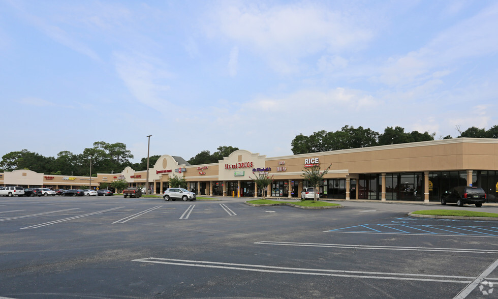 3960-3992 Government Blvd, Mobile, AL for lease - Building Photo - Image 2 of 5