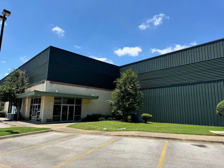 2002 Synergy Blvd, Kilgore, TX for lease - Building Photo - Image 2 of 12