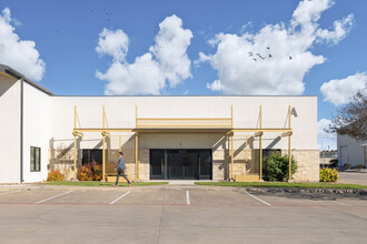 1900 E Howard Ln, Pflugerville, TX for lease Building Photo- Image 2 of 2