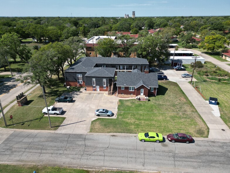 1220 E Broadway St, Newton, KS for sale - Primary Photo - Image 1 of 9