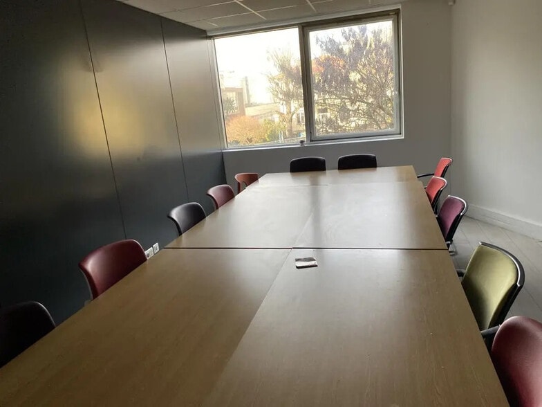 Office in Pantin for lease - Building Photo - Image 3 of 7