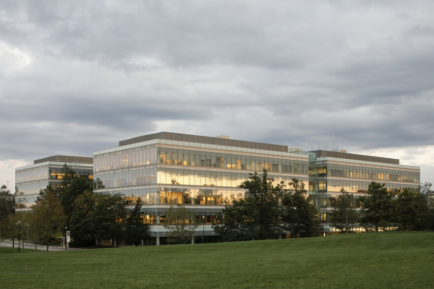 20 Arena Way, East Hanover, NJ for lease - Building Photo - Image 1 of 4