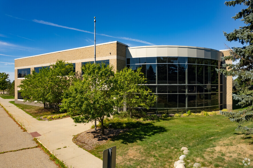 5030 Corporate Exchange Blvd SE, Grand Rapids, MI for lease - Primary Photo - Image 1 of 30