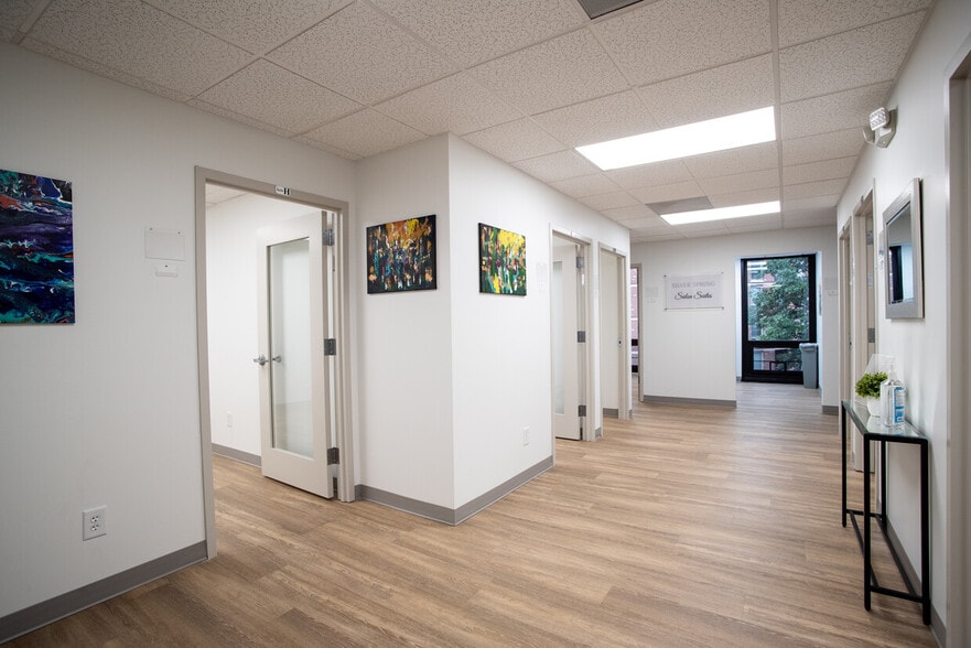 8730 Georgia Ave, Silver Spring, MD for lease - Interior Photo - Image 3 of 9