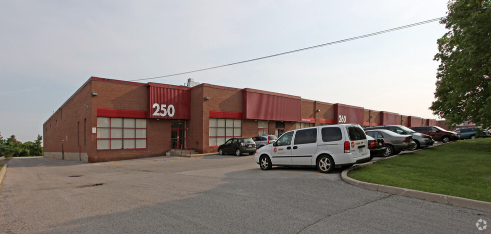 250-270 Steelcase Rd, Markham, ON for lease - Building Photo - Image 3 of 4