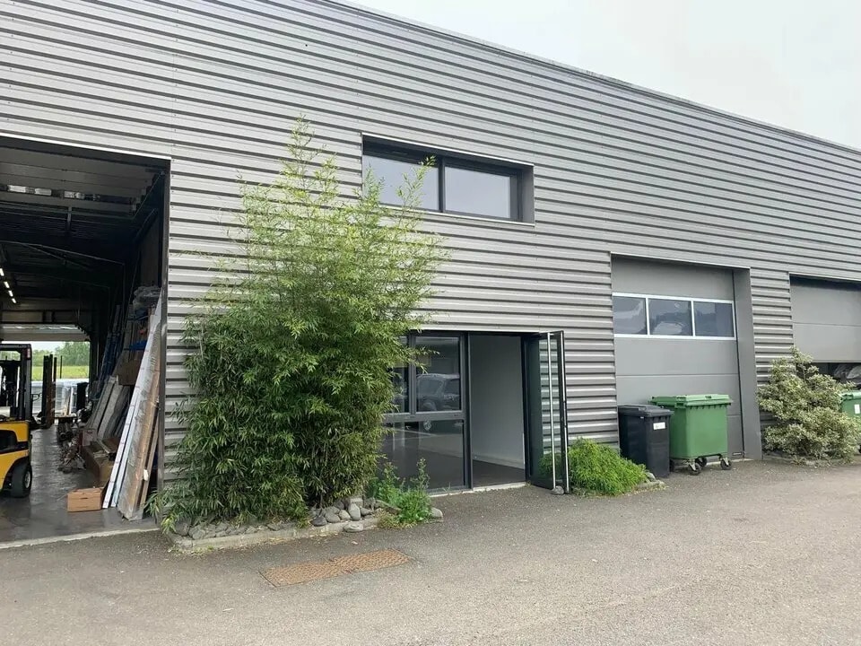 Location Local d'activités 54 m² à 150 m² - Photo 1