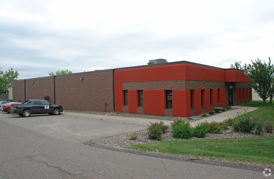 2730 N Niagara Ln, Plymouth, MN for sale - Building Photo - Image 1 of 1