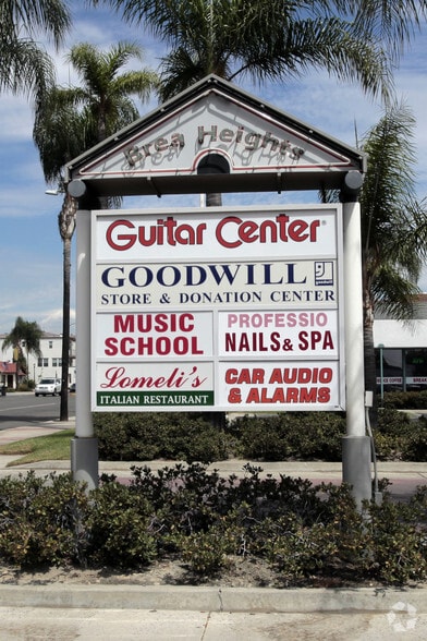 612 S Brea Blvd, Brea, CA for lease - Building Photo - Image 3 of 8