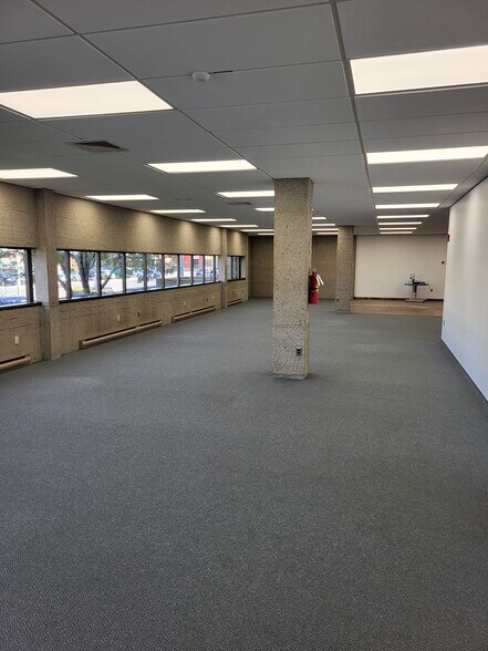 701 Boul Lauré, Sept-iles, QC for lease - Building Photo - Image 1 of 2