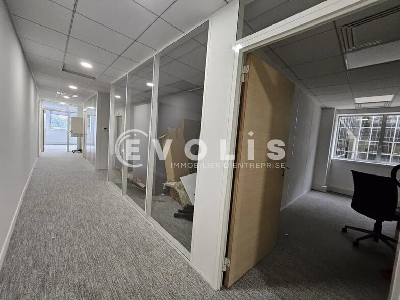 Office in Arcueil for lease - Interior Photo - Image 3 of 16