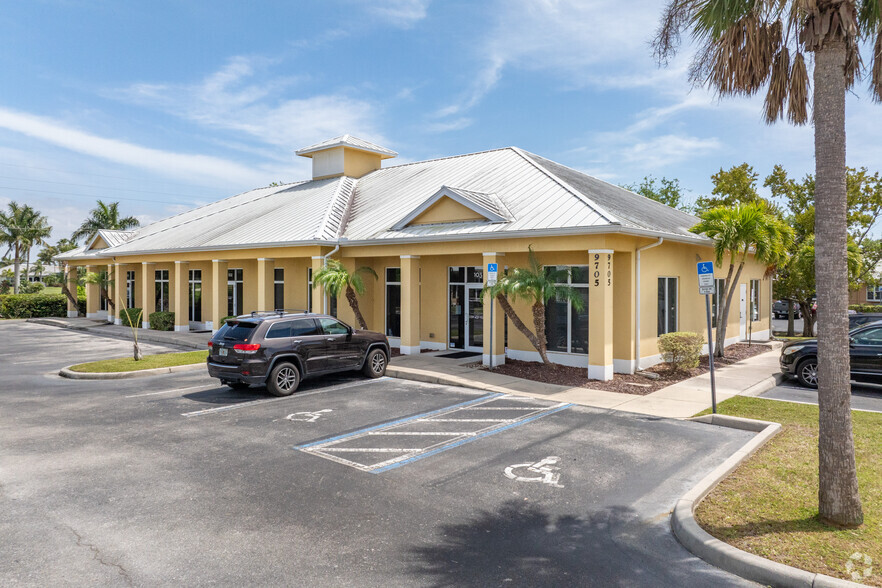 9705 Commerce Center Ct, Fort Myers, FL for sale - Building Photo - Image 1 of 14