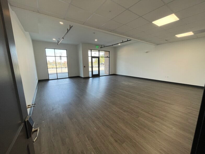 10510 Kings Way Rd, Fishers, IN for lease - Interior Photo - Image 2 of 11