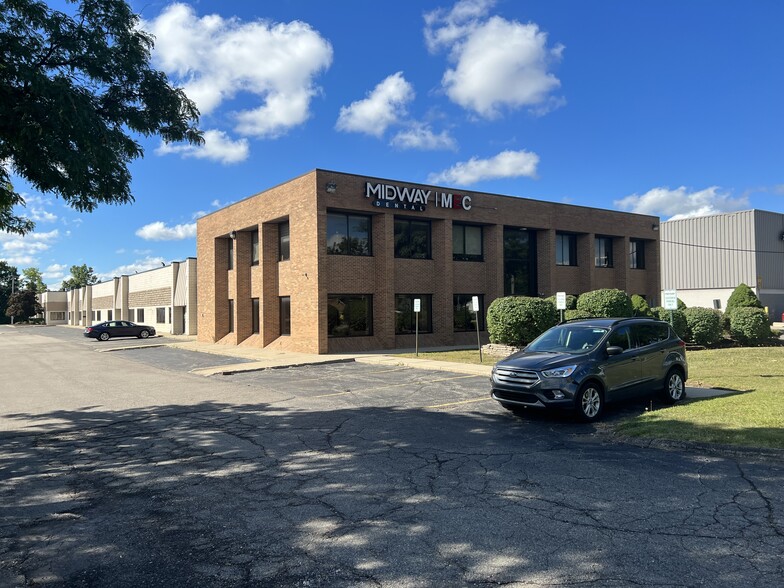 32535-32553 Schoolcraft Rd, Livonia, MI for lease - Primary Photo - Image 1 of 11