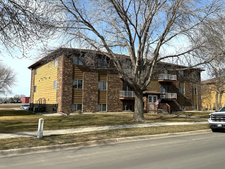 2021 N Kimball St, Mitchell, SD for sale - Building Photo - Image 3 of 98