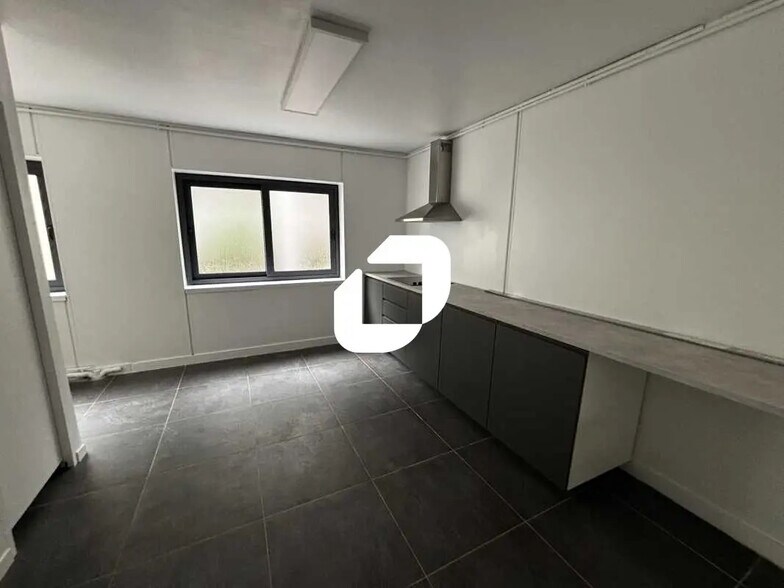 Flex in Bondoufle for lease - Interior Photo - Image 3 of 11