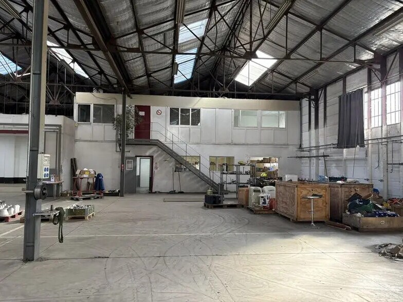 Flex in Feyzin for lease - Interior Photo - Image 3 of 7