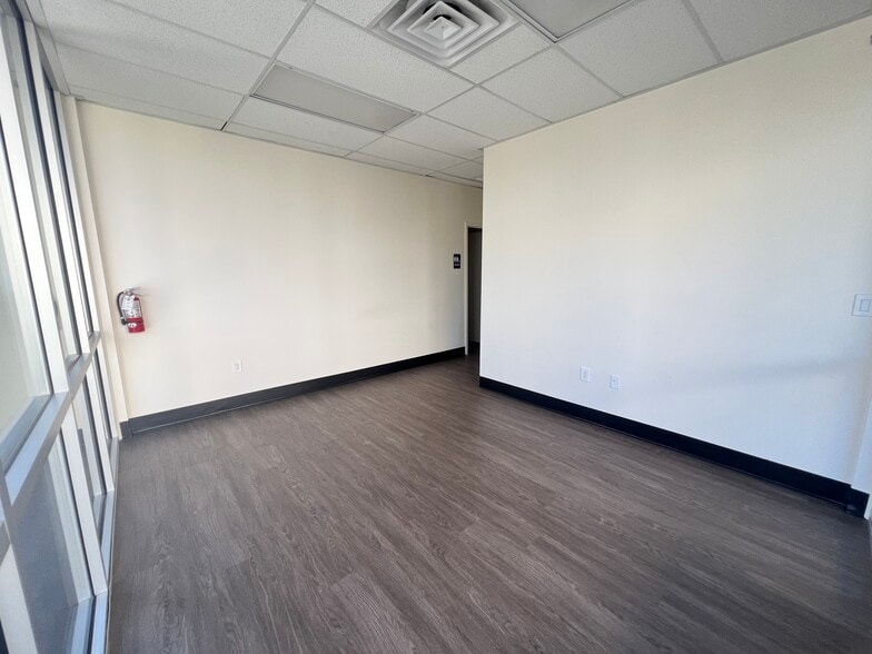 4322 E Alexander Rd, Las Vegas, NV for lease - Building Photo - Image 3 of 9