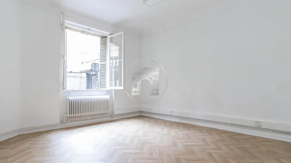 Office in Paris for lease - Interior Photo - Image 3 of 6