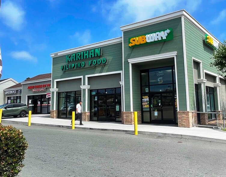 Grove Plaza portfolio of 4 properties for sale on LoopNet.com - Building Photo - Image 3 of 5