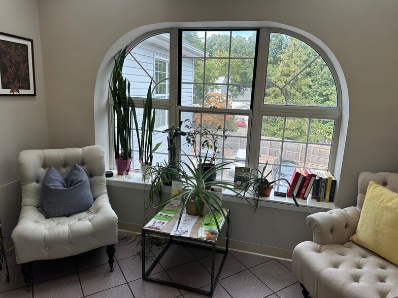 1000 Main St, Port Jefferson, NY for sale - Lobby - Image 2 of 11