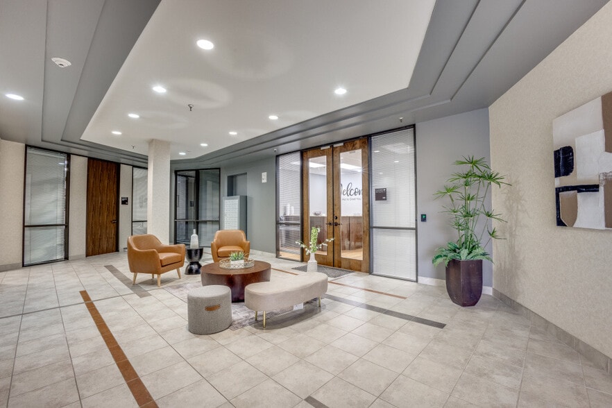 10707 Corporate Dr, Stafford, TX for lease - Interior Photo - Image 2 of 32