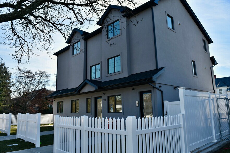 322 Seaview Ave, Staten Island, NY for sale - Primary Photo - Image 1 of 1