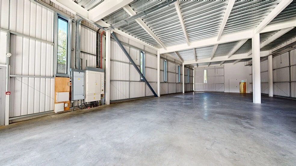 331 Wick Rd, London for lease - Matterport 3D Scan - Image 2 of 7